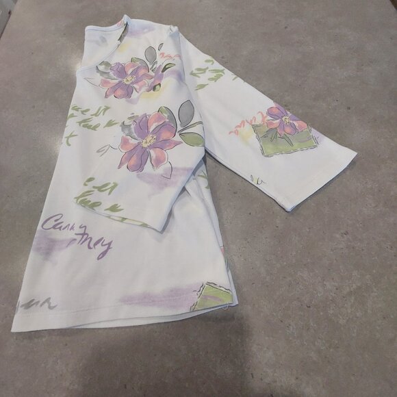 ALIA PETITE White/Purple/Green Floral Design Top w/French Wording - Large - Picture 5 of 11